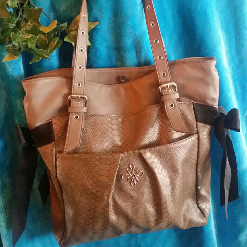 Simply Vera Vera Wang tote shoulder bag very cute
